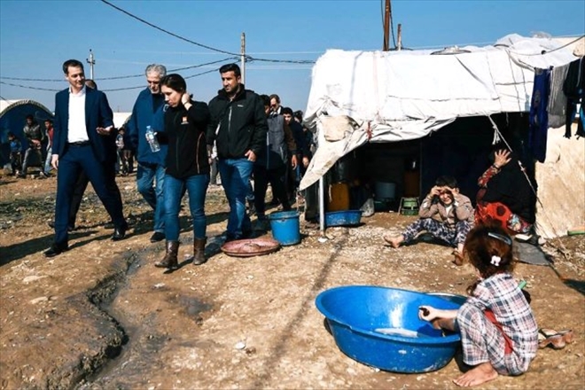 Belçikalı bakandan Musul´da mülteci kampı ziyareti