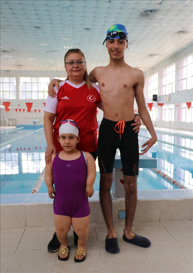 Adanalı engelli küçük yüzücülerin hedefi milli takım 