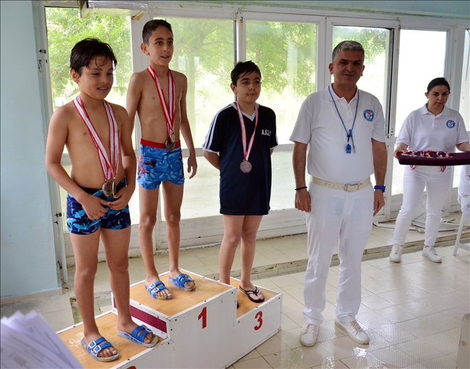 Adana´da 23 Nisan Egemenlik Kupası Yüzme Yarışları Gerçekleştirildi
