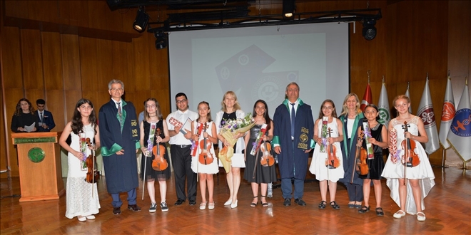 Çukurova Üniversitesi enstitülerinde mezuniyet heyecanı 