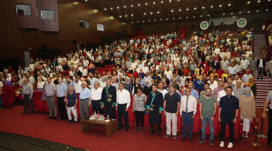ÇÜ İlahiyat Fakültesi 2019 Yılı Mezunlarını Uğurladı