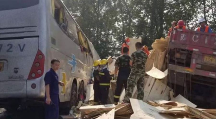 Çin’de otobüs ile kamyon çarpıştı: 36 ölü, 36 yaralı