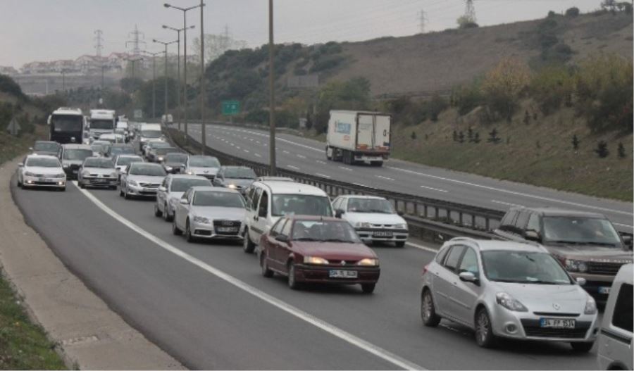 Adana’da trafiğe kayıtlı toplam 664 bin 200 araç var