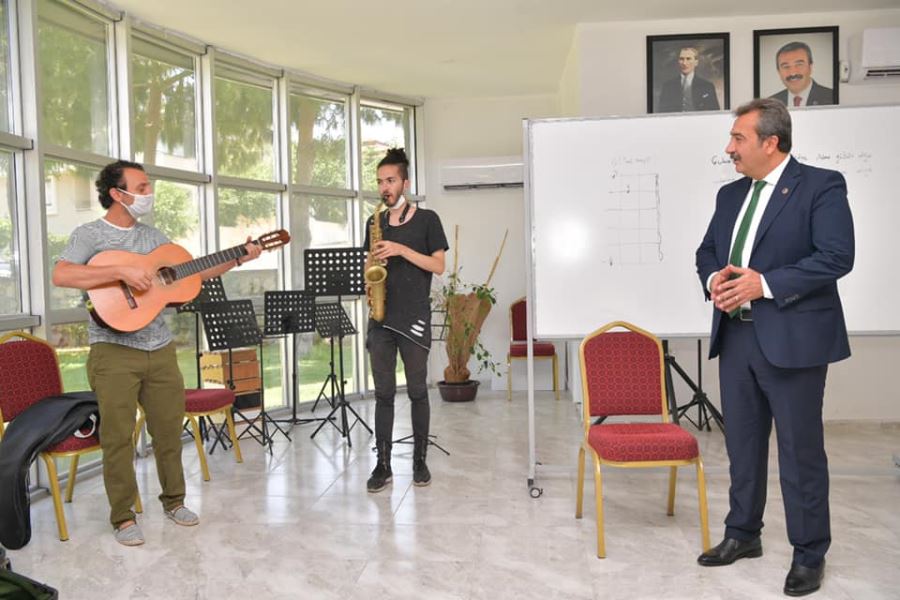 Başkan Soner Çetin gençlerle sohbet etti