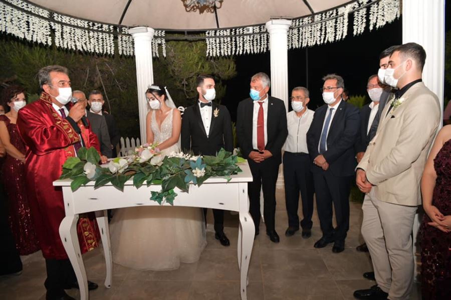 Çukurova Belediye Başkanı, kızı Melike’nin nikahını kıydı