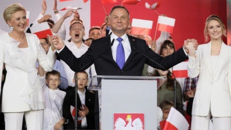 Polonya seçimleri geçerli kabul edildi