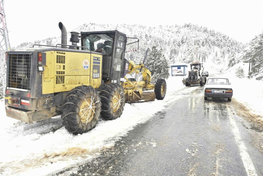 Büyükşehir karla mücadeleye devam ediyor