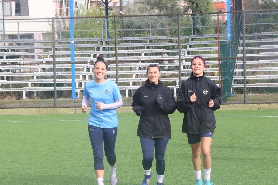 Adana Demirspor Kadın Futbol takımı Antalyaspor maçına hazırlanıyor