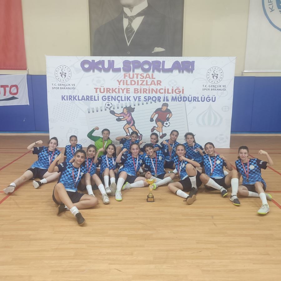 Yıldırım Bayazıt Ortaokulu Futsal Kız Takımı Türkiye İkincisi Oldu