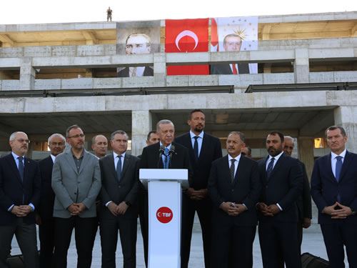 Erdoğan, Abdi İpekçi Basketbol Gelişim Merkezi ziyaret etti