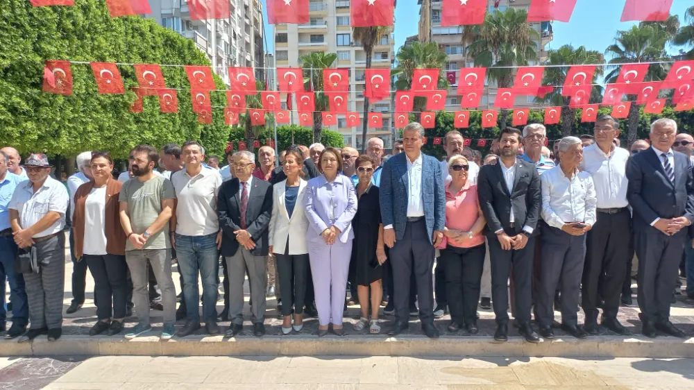 CHP Adana İl Örgütü Zafer Bayramını kutladı