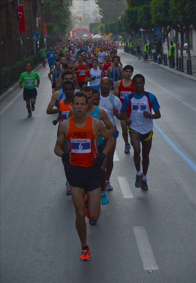 Adana Büyükşehir Belediyesi Uluslararası 6. Kurtuluş  Yarı Maratonu Startı Verildi