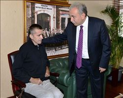 Vali Büyük Milli basketbolcuya sahip çıktı