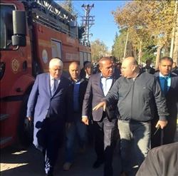 BAŞKAN SÖZLÜ YANGINDA KÜL OLAN CEYHAN KERESTECİLER SİTESİNDE İNCELEMELERDE BULUNDU 