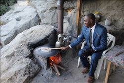 Kamerunlu öğrenci Karaisalı´yı gezdi