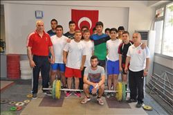 Gençlik Kupası Halter Müsabakaları   Adanadaki Müsabakaya Toplam 30 Sporcu Katıldı