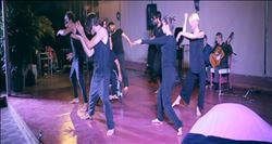 Engelsiz bir hayat için sahnedeler