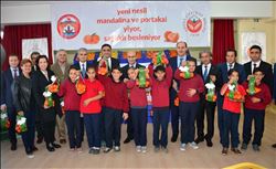 Öğrencilere narenciye dağıtımı başladı