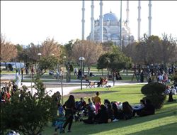 ADANA´DA HAVALAR ISINIYOR 