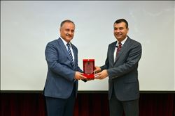 TÜRKİYE´DE KAMU DENETÇİLİĞİ KURUMU VE UYGULAMALARI: "OMBUDSMANLIK"