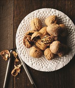 CEVİZ, FARKLI KANSER TÜRLERİNE KARŞI FAYDA SAĞLAYABİLİYOR