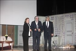 SAKIP SABANCI YAŞAM BOYU BAŞARI ÖDÜLÜ USTA TİYATROCU ÖZYAĞCILAR´A VERİLDİ 