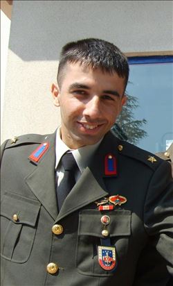 MERSİNLİ ŞEHİT YÜZBAŞININ EVİNE ATEŞ DÜŞTÜ