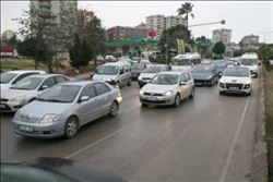 ADANA´DA BİTMEYEN TRAFİK ÇİLESİ VATANDAŞLARI ÇİLEDEN ÇIKARDI