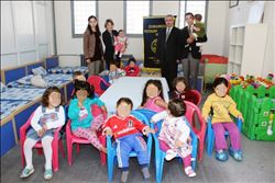 Kadın mahkum ve çocuklar unutulmadı