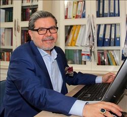 MASA BAŞINDA ÇALIŞANLAR HEMOROİD ADAYI