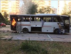 MERSİN´DE POLİS SERVİS ARACINA BOMBALI SALDIRI