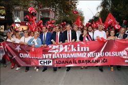 CHP´DEN MEŞALELİ CUMHURİYET YÜRÜYÜŞÜ