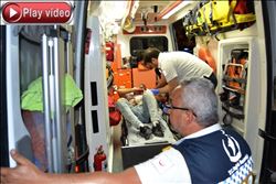  Cadde üzerinde yürüyen gence bıçaklı saldırı