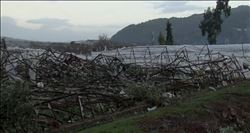 Antalya´daki hortum yaralanmalara yol açarken, seraları da yerle bir etti
