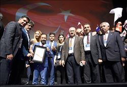 Sarıçam Belediyesi "Mükemmellikte Yetkinlik 2 Yıldız Ödülü"nü aldı.