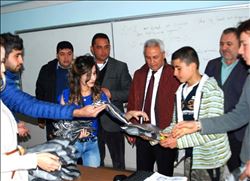 Pozantı Belediyesi´nden öğrencilere bere ve atkı