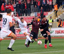 ADANSPOR UZATMALARDA YIKILDI