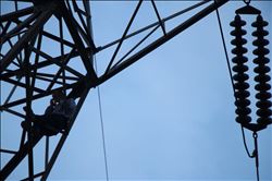 ADANA´DA YÜKSEK GERİLİM HATTINDA İNTİHAR GİRİŞİMİ