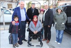 ENGELLİ VATANDAŞA TEKERLEKLİ SANDALYE 