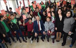 SEYHAN BELEDİYESİ, 30 BİN "NUTUK" DAĞITTI