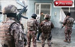  Adana´da aranan şahıslara özel harekatlı baskın  