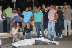 TRAFİK KAZASINDA ÖLEN BABASININ ELİNİ ÖPÜP HELALLİK İSTEDİ