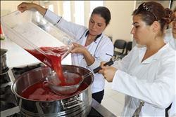 Yüreğir Belediyesi´nden karpuz pekmezi imalatı