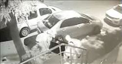  BİR TONLUK KASAYI SÜRÜKLEYİP MERDİVENDEN YUVARLADILAR