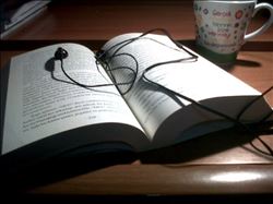 İnternette parayı kitap ve müziğe harcıyoruz