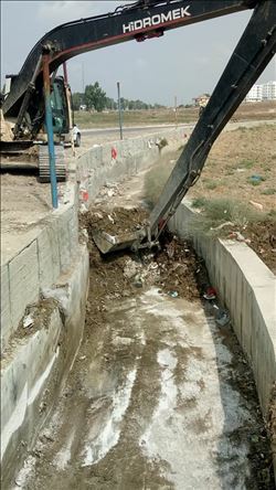 ASKİ, DERELERİ TEMİZLEMEYE DEVAM EDİYOR