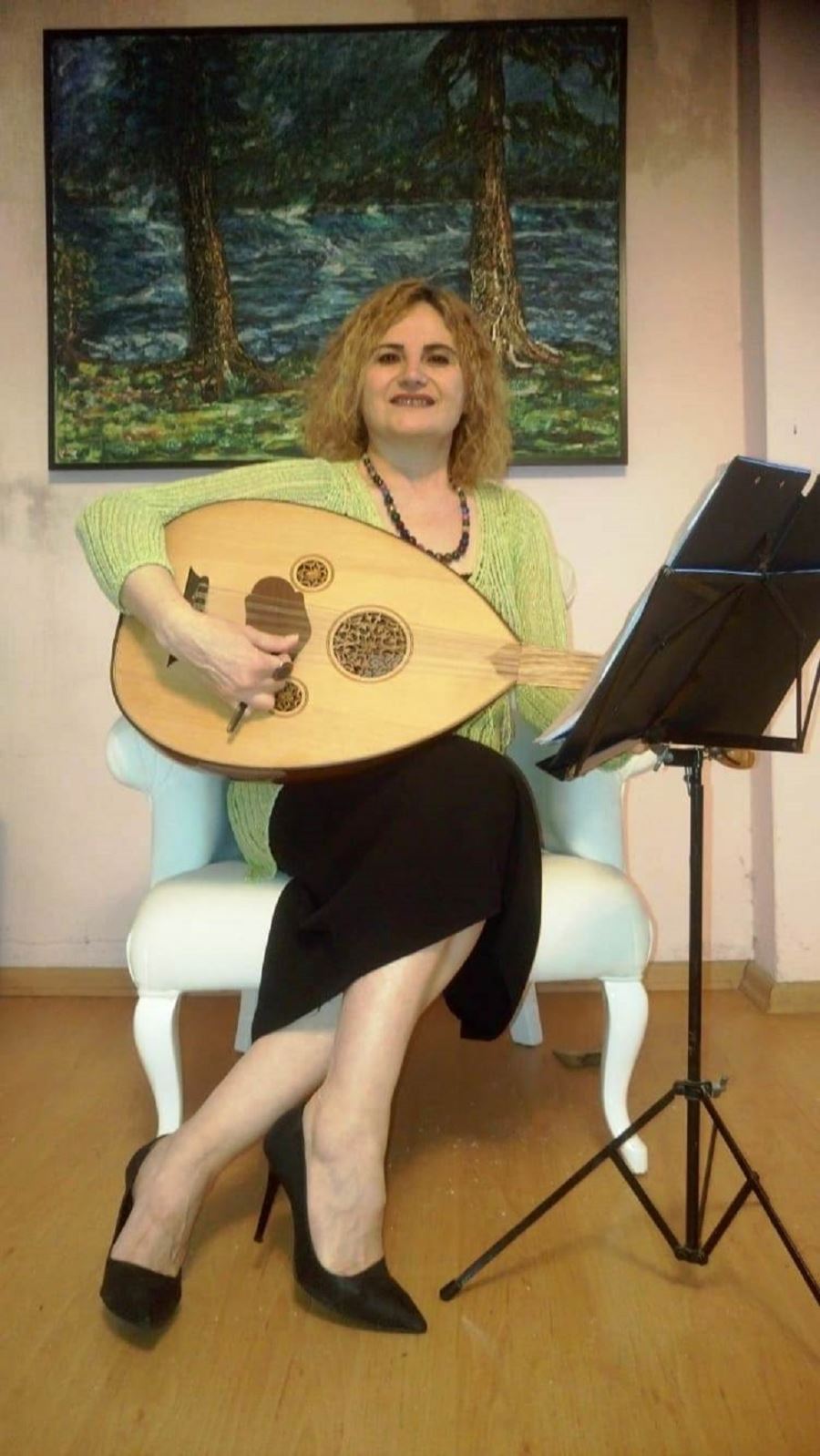 Fatma Akyüz Güher, evde sanatla terapi yapıyor