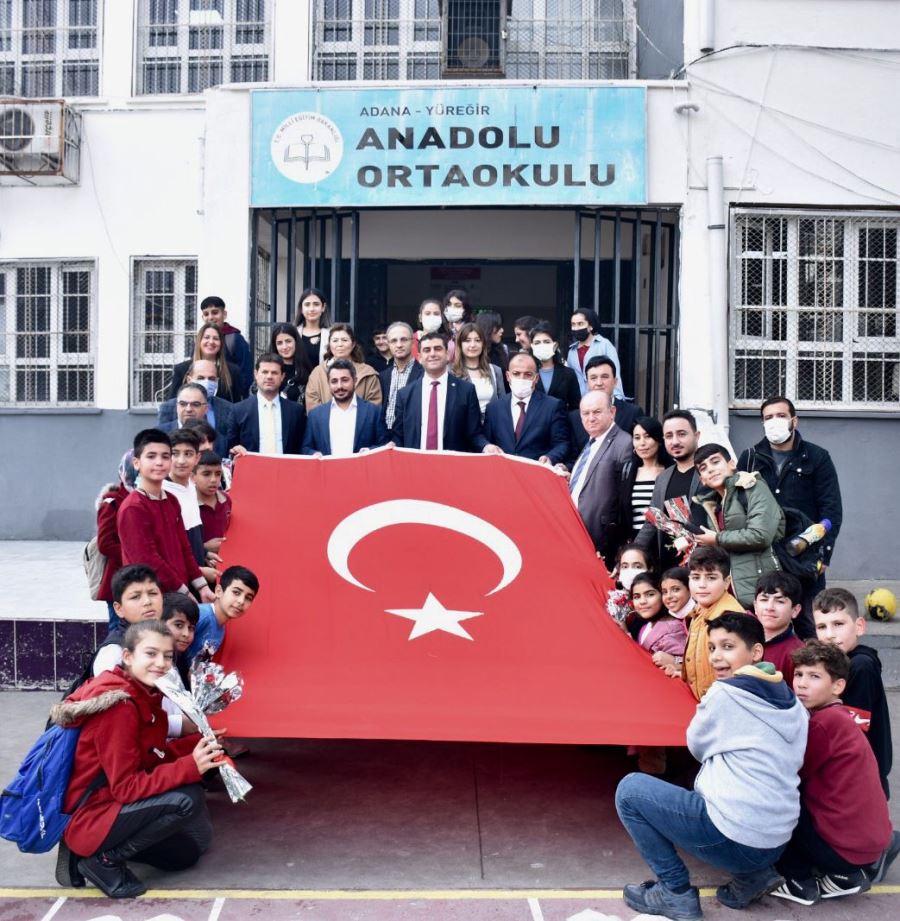 Avukatlardan Anadolu Ortaokulu’na kütüphane 
