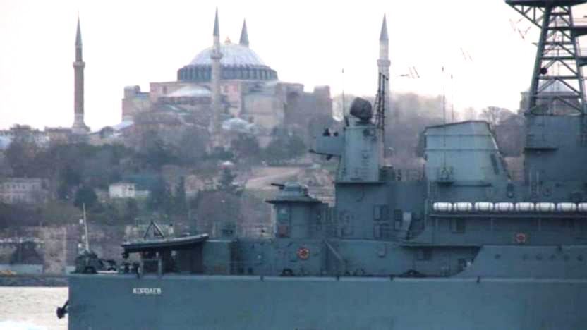 İki Rus savaş gemisi Boğaz