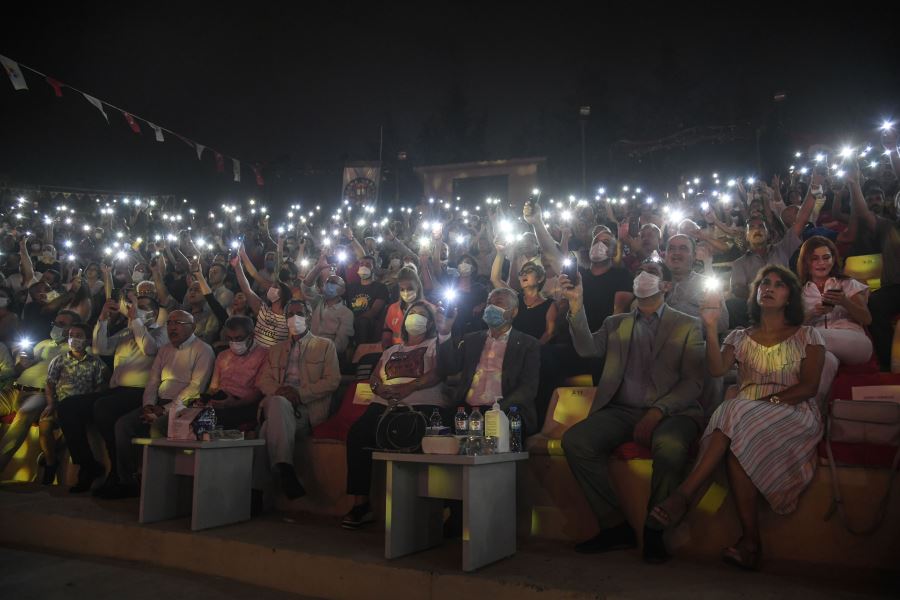Büyükşehir ve Baro adalet, özgürlük ve demokrasi konseri düzenledi   